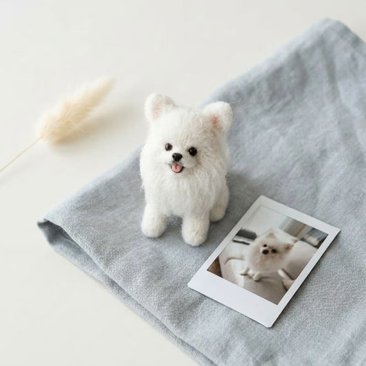 Custom wool felt Pomeranian pet plush 4 inch with polaroid reference on linen — Furfond