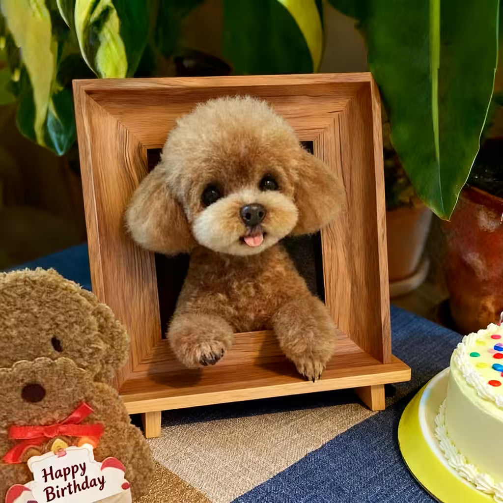 Handmade 8-inch wool felt pet portrait frame with full body design by Furfond